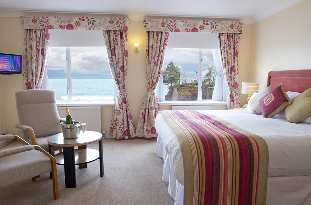 Double room with sea view and champagne for two